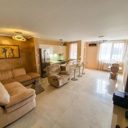 Апартаменты Royal Central Apartament Орадя Экстерьер фото