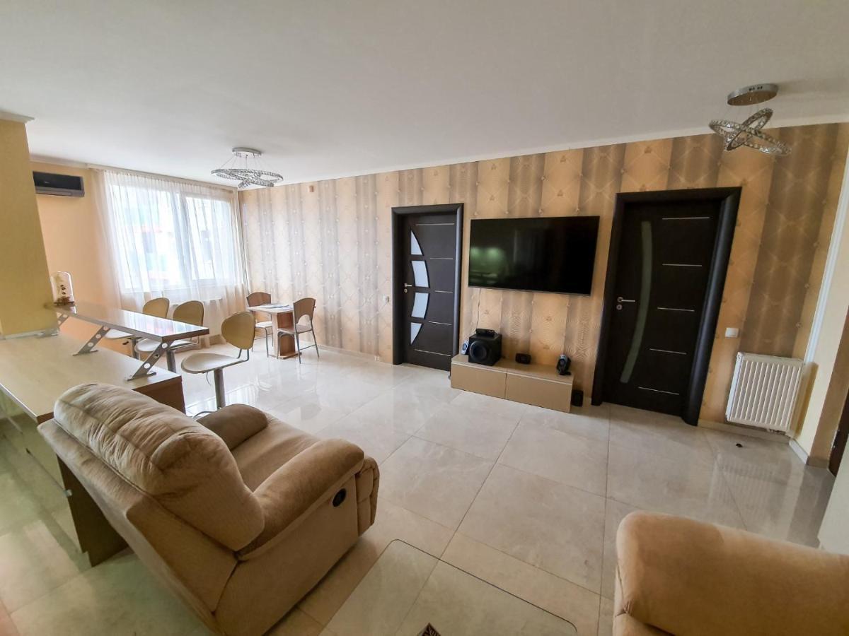Апартаменты Royal Central Apartament Орадя Экстерьер фото