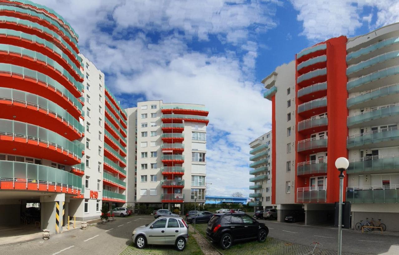 Апартаменты Royal Central Apartament Орадя Экстерьер фото