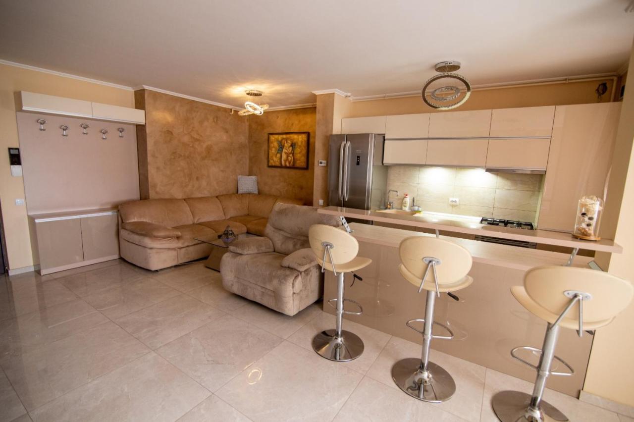 Апартаменты Royal Central Apartament Орадя Экстерьер фото