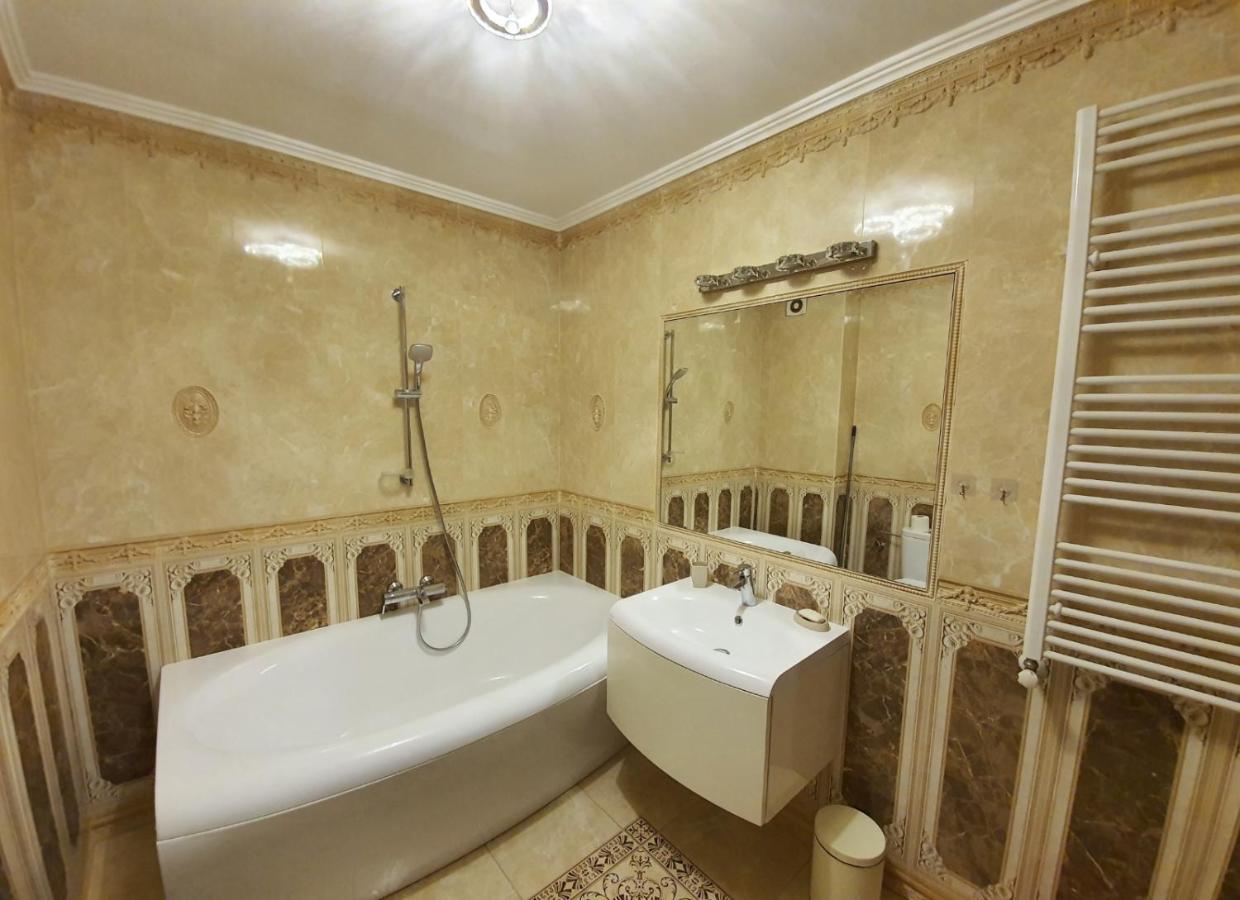 Апартаменты Royal Central Apartament Орадя Экстерьер фото