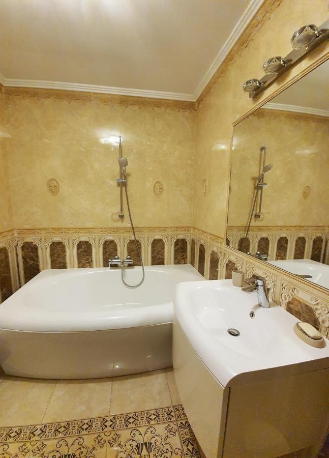 Апартаменты Royal Central Apartament Орадя Экстерьер фото